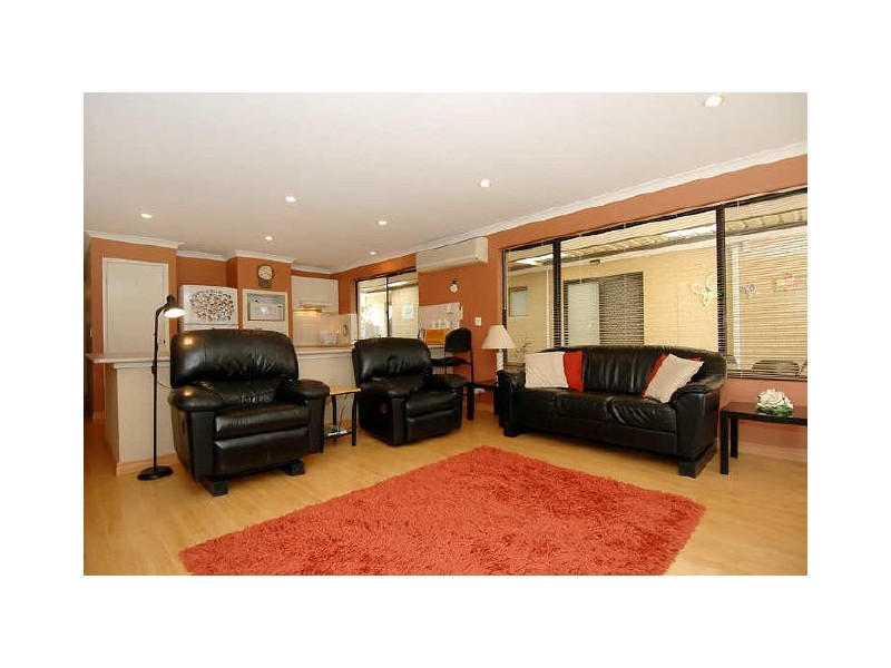 33-35 Fenchurch Street, Alexander Heights WA 6064