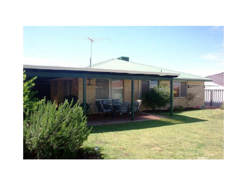 5 Masters Place, Marangaroo WA 6064