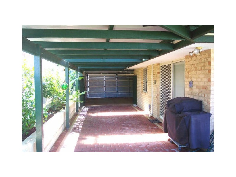 5 Masters Place, Marangaroo WA 6064