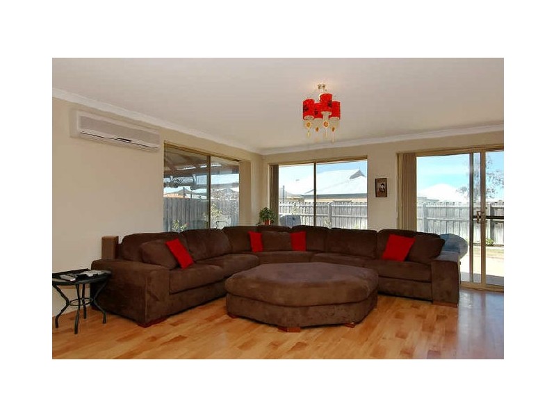 5 Carinta Court, Ellenbrook WA 6069