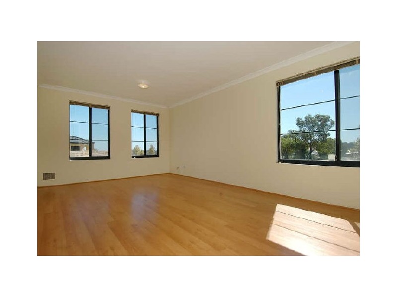 18 Chesterfield Ave, Hocking WA 6065