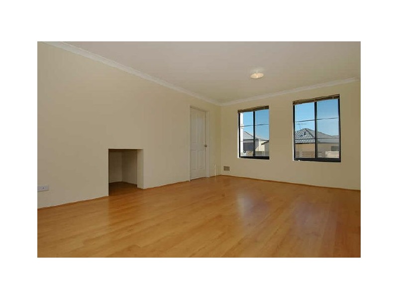 18 Chesterfield Ave, Hocking WA 6065