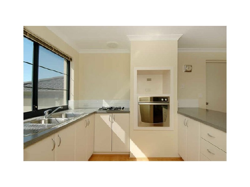 18 Chesterfield Ave, Hocking WA 6065