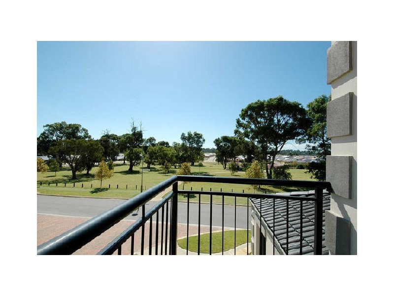 18 Chesterfield Ave, Hocking WA 6065