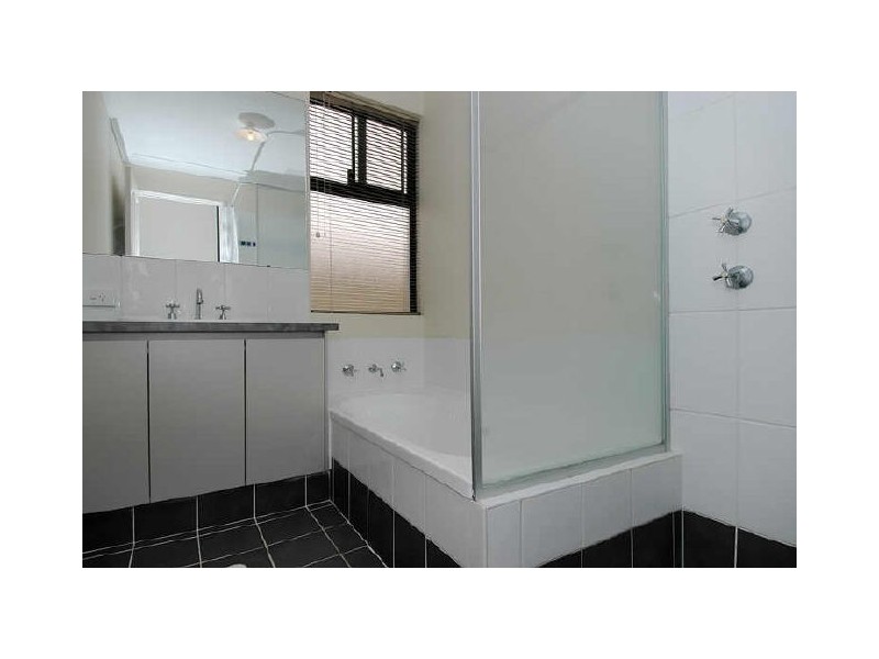 18 Chesterfield Ave, Hocking WA 6065