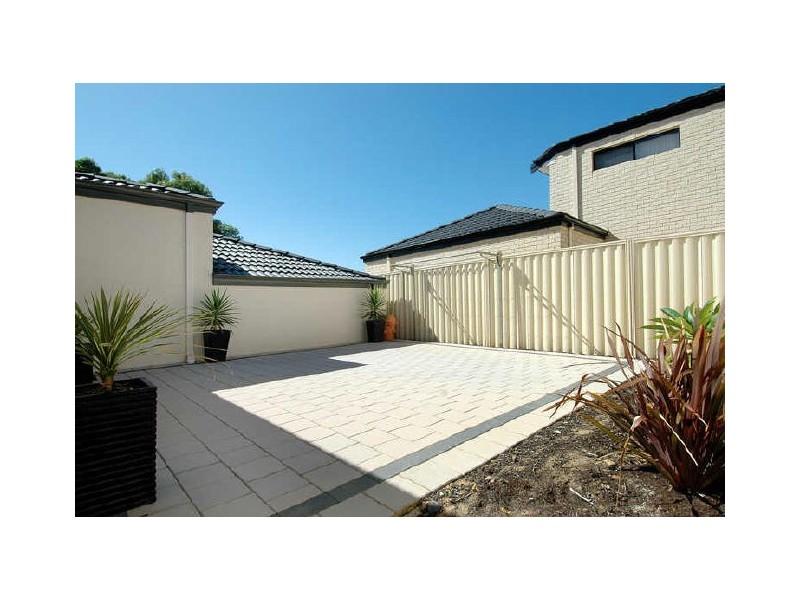 18 Chesterfield Ave, Hocking WA 6065