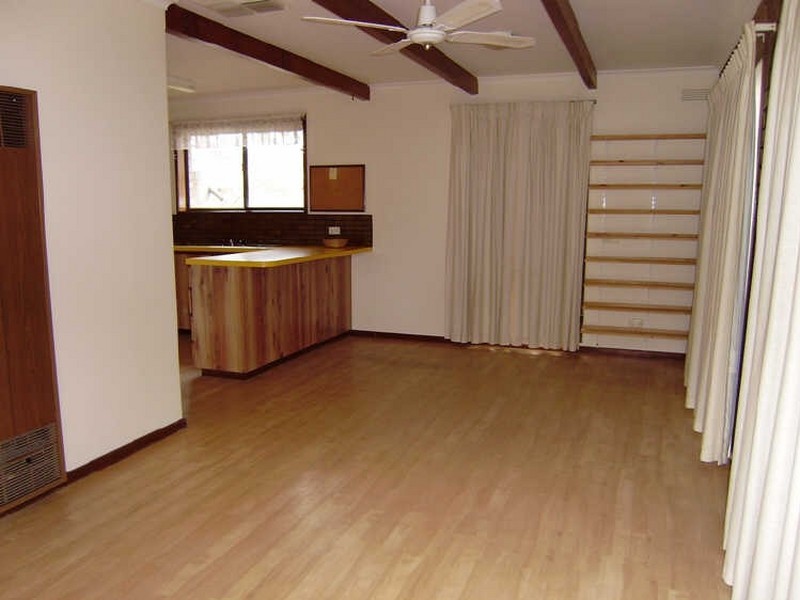 1/10 Sharon Street, Flora Hill VIC 3550