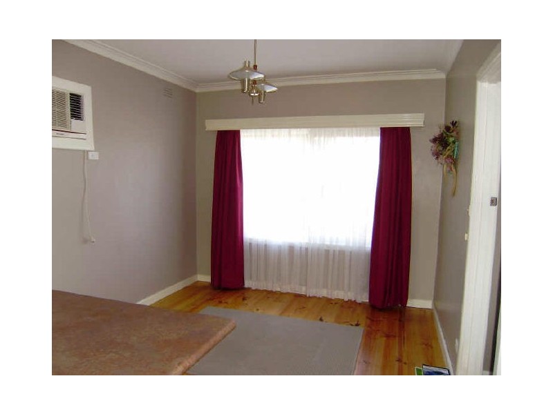 8 Fifth Avenue, White Hills VIC 3550