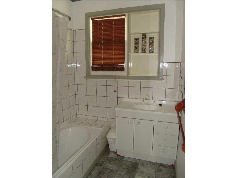 8 Fifth Avenue, White Hills VIC 3550