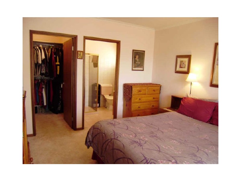 105 Symonds Street, Golden Square VIC 3555