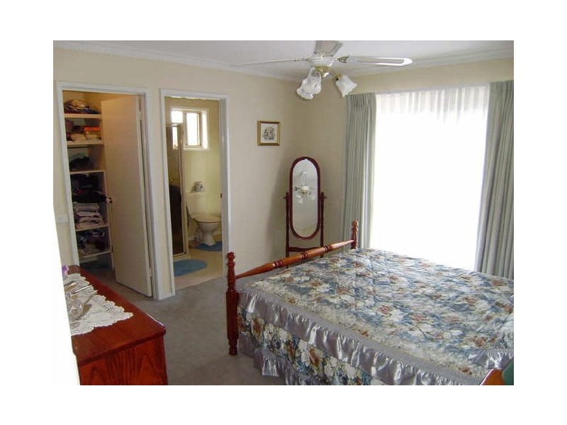 5 Proud Terrace, Flora Hill VIC 3550