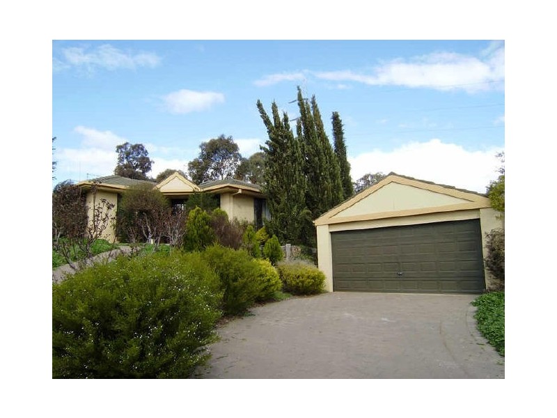 15 Proud Terrace, Flora Hill VIC 3550