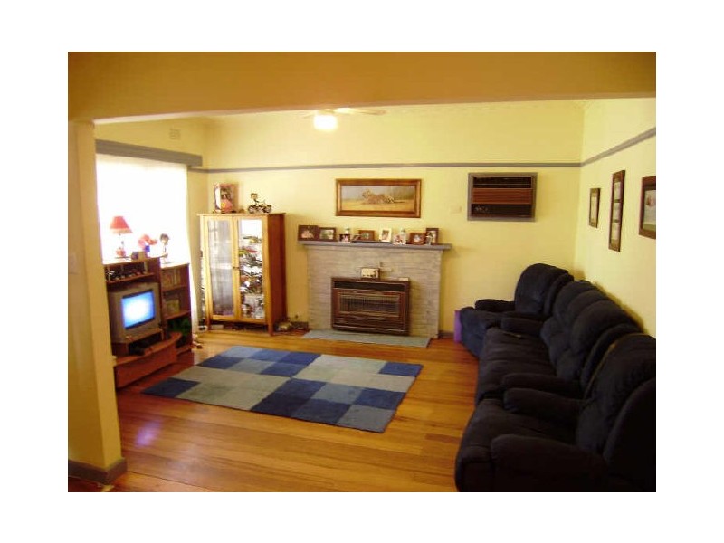 1 Peters Street, Long Gully VIC 3550