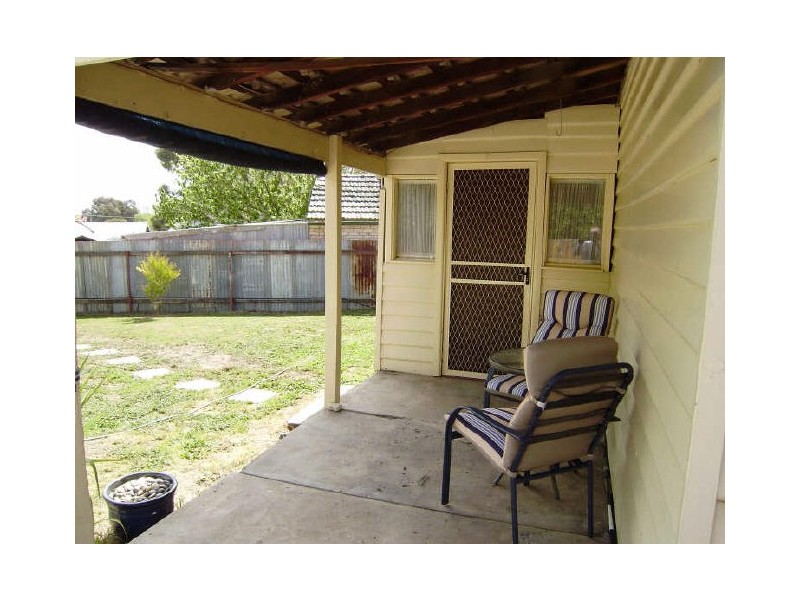 1 Peters Street, Long Gully VIC 3550