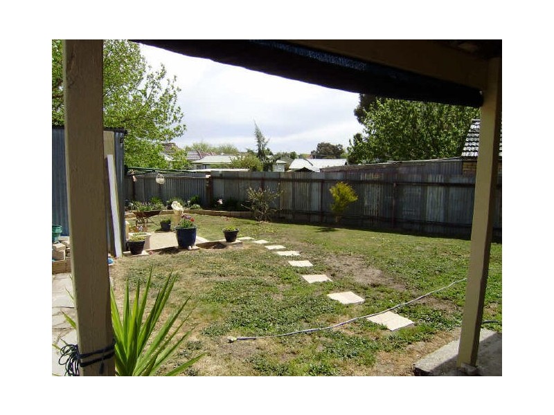 1 Peters Street, Long Gully VIC 3550