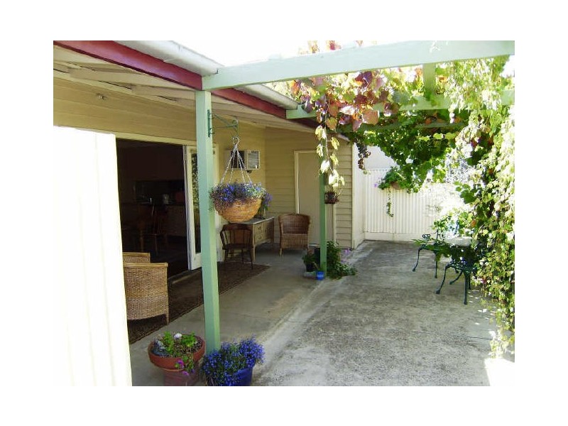 15 Palmerston Street, Quarry Hill VIC 3550