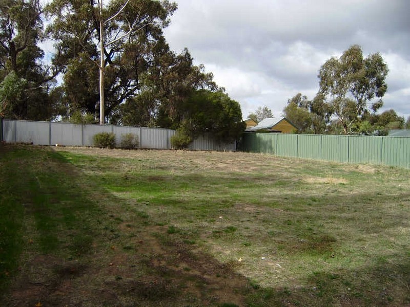 8 Whipstick Road, Eaglehawk VIC 3556