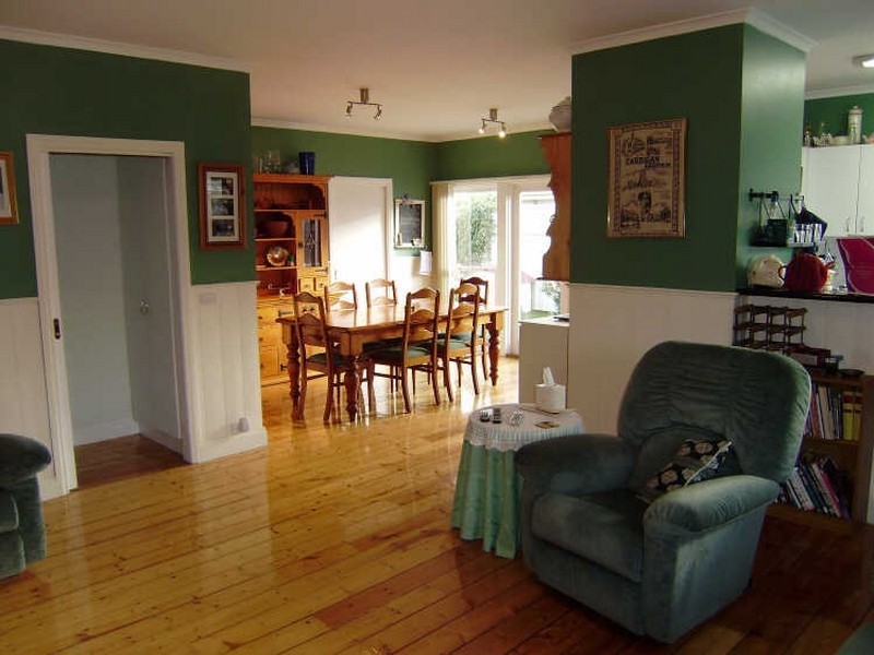 4 Spring Gully Road, Quarry Hill VIC 3550