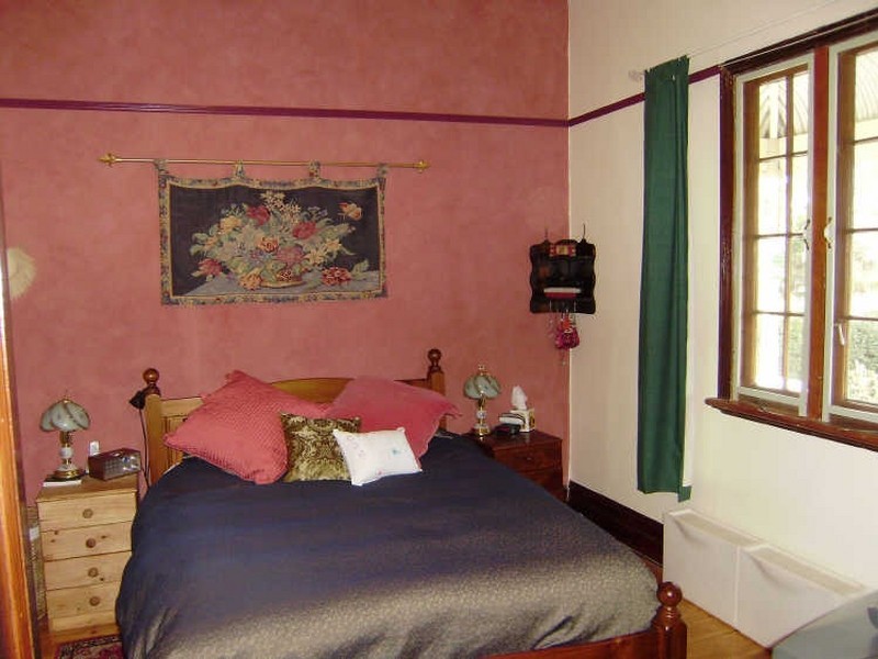 4 Spring Gully Road, Quarry Hill VIC 3550