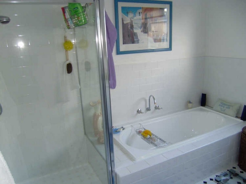 4 Spring Gully Road, Quarry Hill VIC 3550