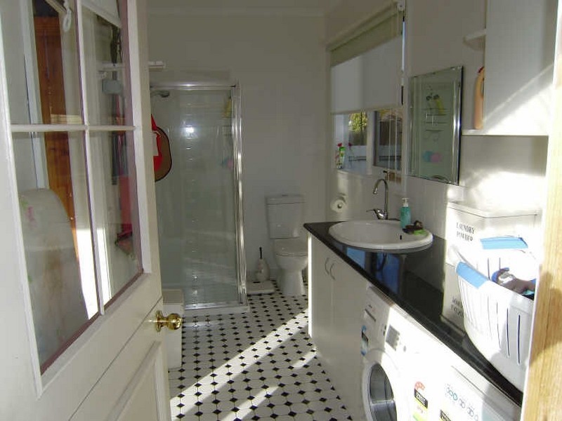 4 Spring Gully Road, Quarry Hill VIC 3550