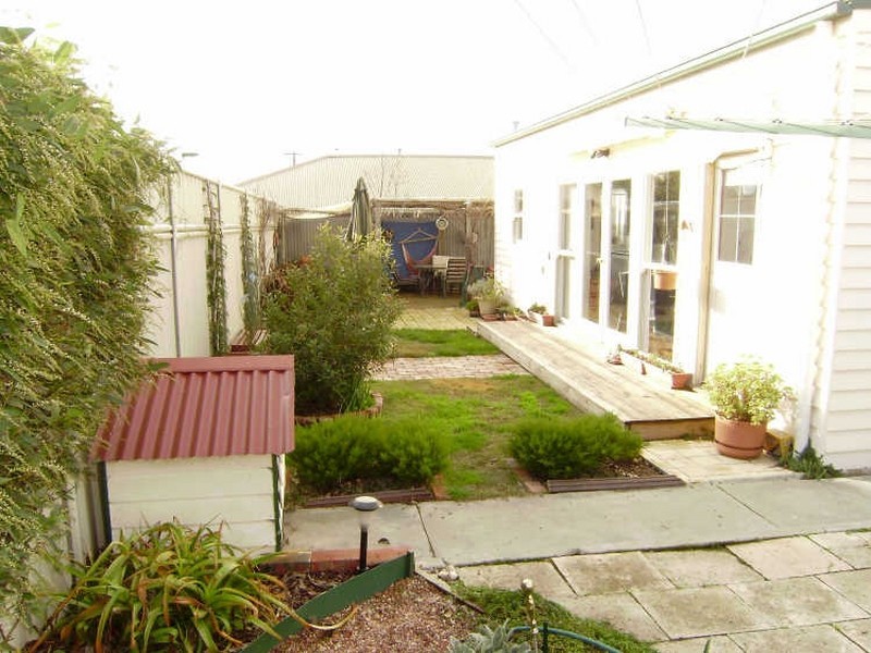 4 Spring Gully Road, Quarry Hill VIC 3550