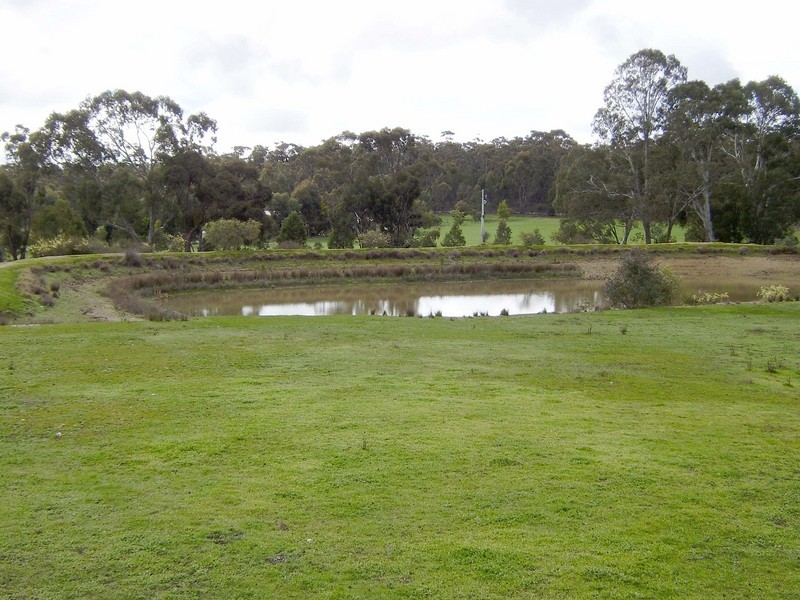 2/221 Mandurang South Rd, Mandurang South VIC 3551