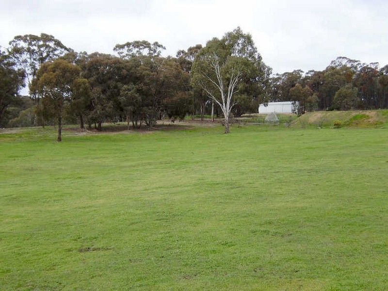 2/221 Mandurang South Rd, Mandurang South VIC 3551