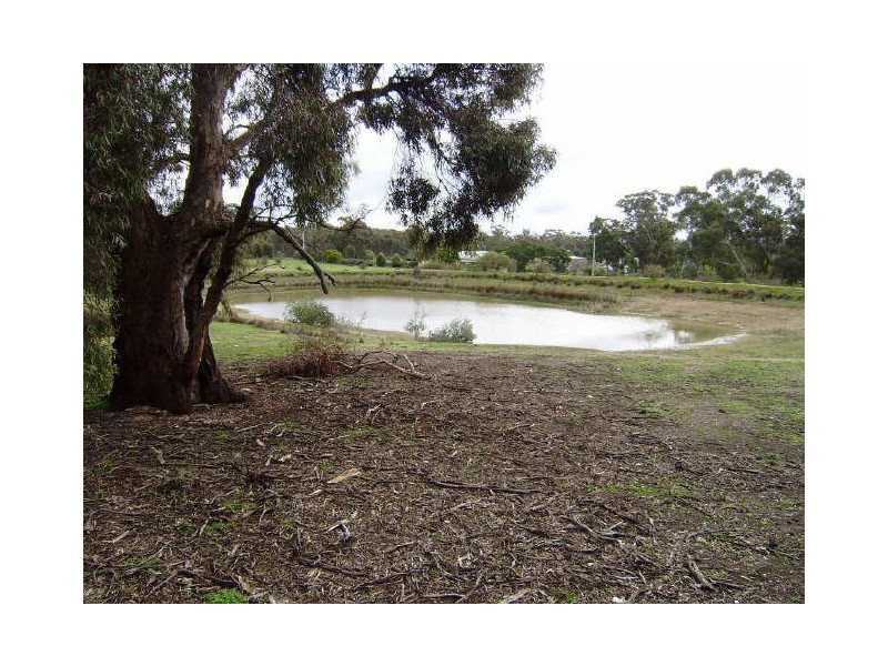 2/221 Mandurang South Rd, Mandurang South VIC 3551