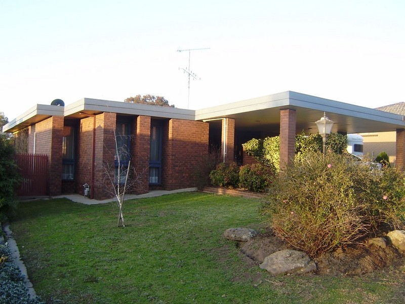 2 Hakea Street, Strathdale VIC 3550