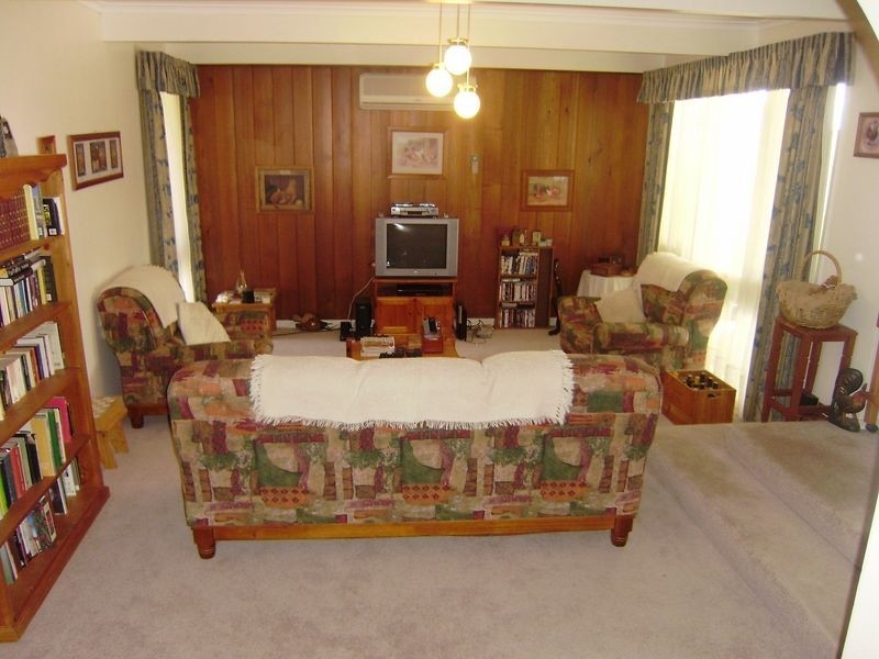 2 Hakea Street, Strathdale VIC 3550