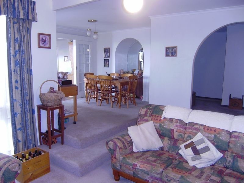 2 Hakea Street, Strathdale VIC 3550