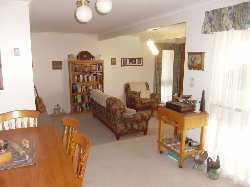 2 Hakea Street, Strathdale VIC 3550