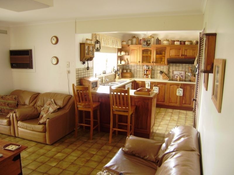 2 Hakea Street, Strathdale VIC 3550