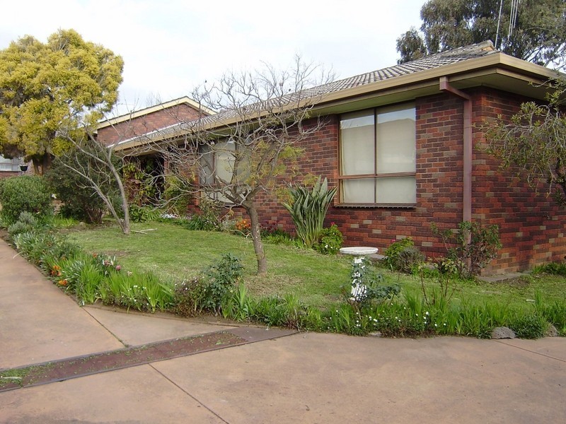 2/12 Retreat Road, Flora Hill VIC 3550