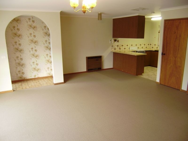 2/12 Retreat Road, Flora Hill VIC 3550