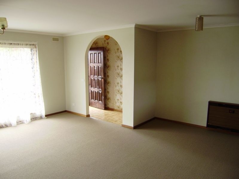 2/12 Retreat Road, Flora Hill VIC 3550