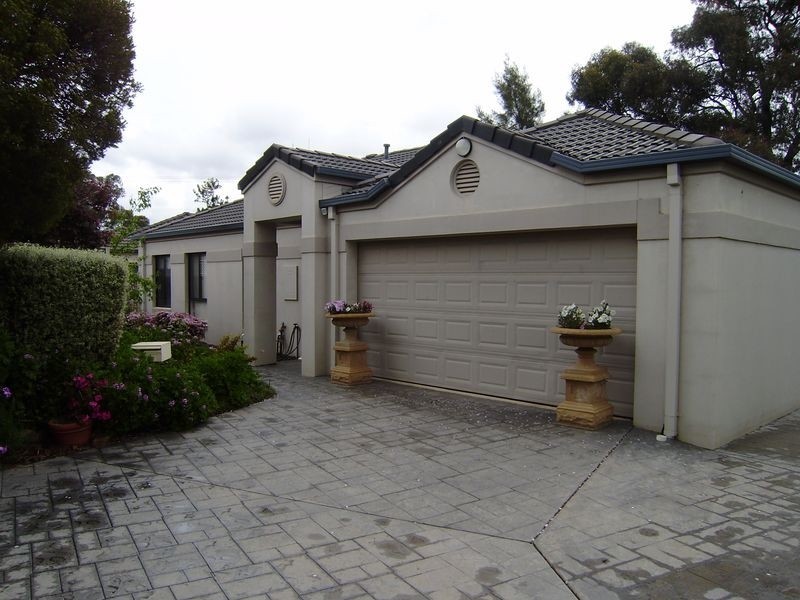 3 Birch Grove, Strathdale VIC 3550