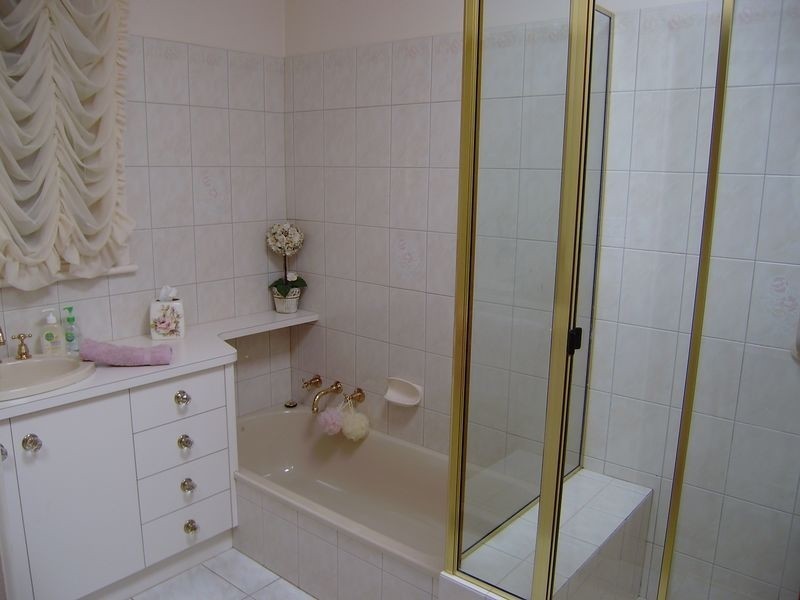 3 Holland Court, Kennington VIC 3550