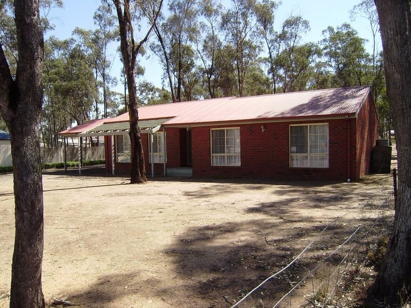 100 Burgoyne Street, Huntly VIC 3551