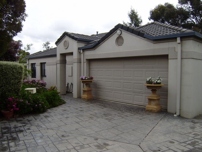 3 Birch Grove, Strathdale VIC 3550