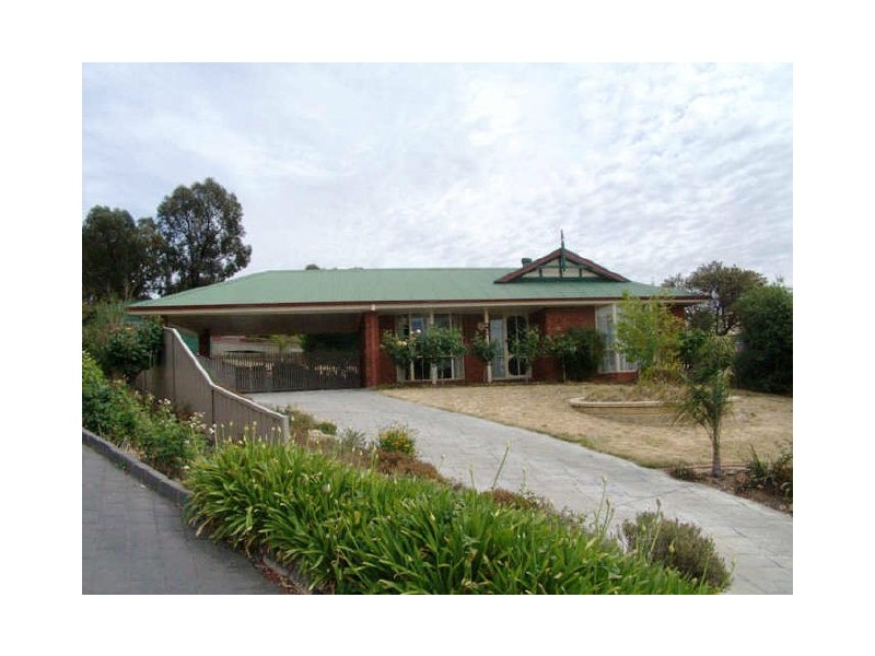 5 Roycroft Court, Kangaroo Flat VIC 3555