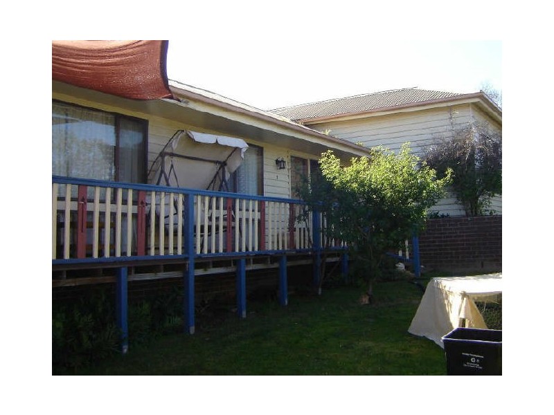 17 Lansell Street, Kangaroo Flat VIC 3555