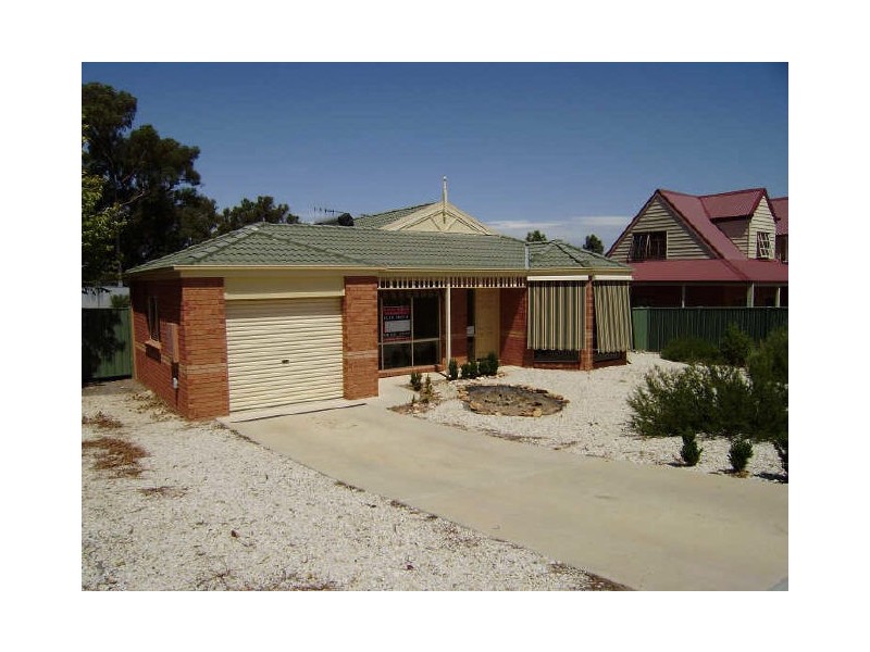 8 Whipstick Road, Eaglehawk VIC 3556