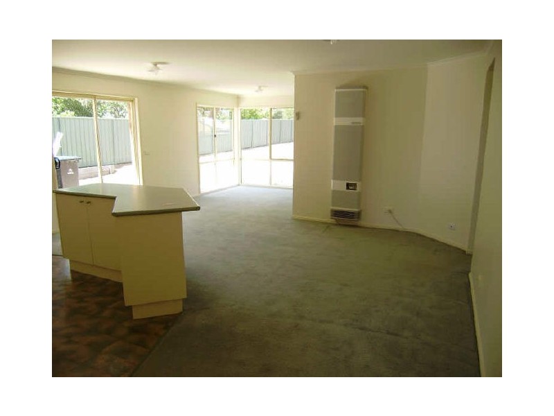 8 Whipstick Road, Eaglehawk VIC 3556