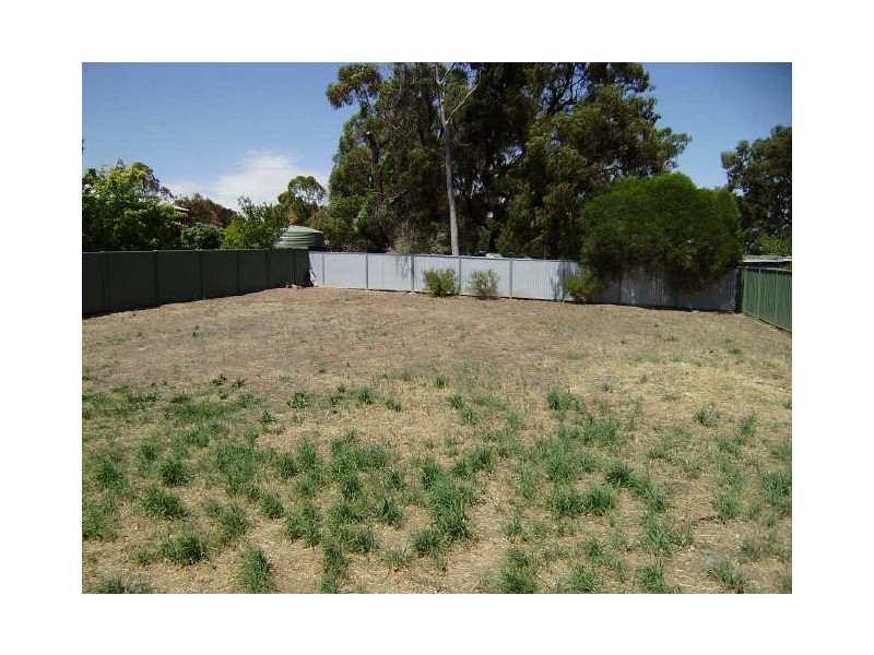 8 Whipstick Road, Eaglehawk VIC 3556