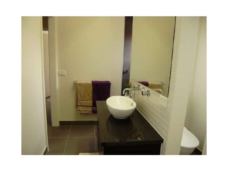 1/108 Neale Street, Flora Hill VIC 3550