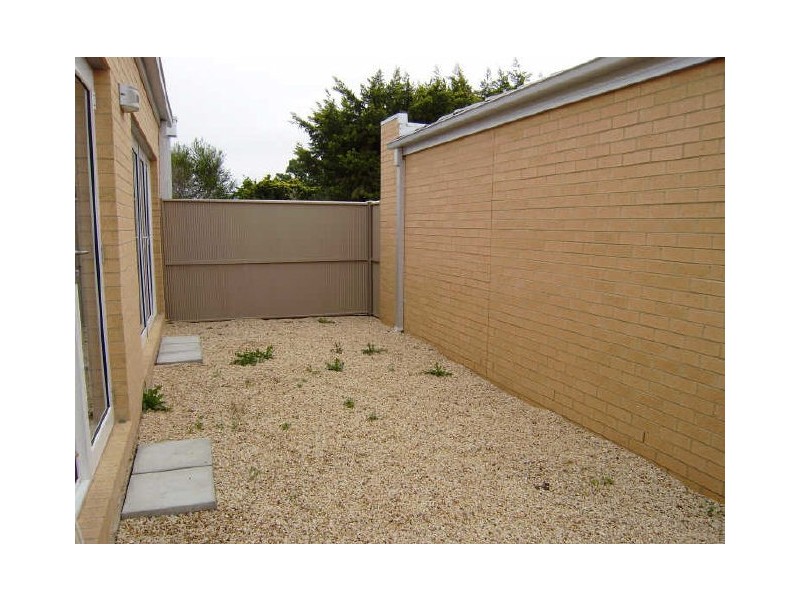 1/108 Neale Street, Flora Hill VIC 3550