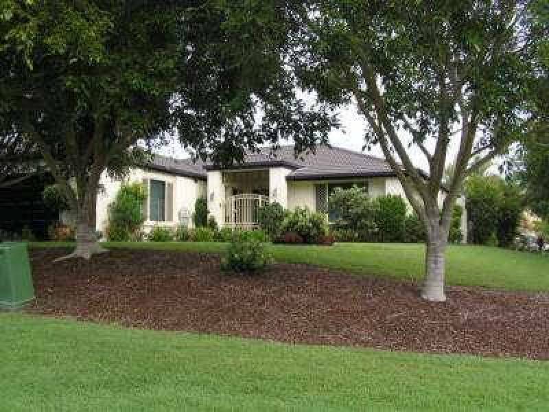 23 Maltravers Drive, Arundel QLD 4214