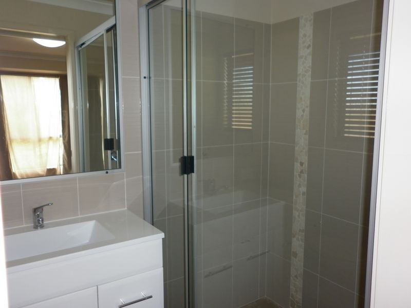 8 Creekside Esplanade, Cooloola Cove QLD 4580